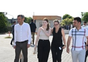 CHP Lideri Özgür Özel’den Anlamlı Destek: Nehir Zeyrek’i Yalnız Bırakmadı
