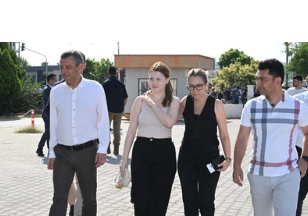 CHP Lideri Özgür Özel’den Anlamlı Destek: Nehir Zeyrek’i Yalnız Bırakmadı
