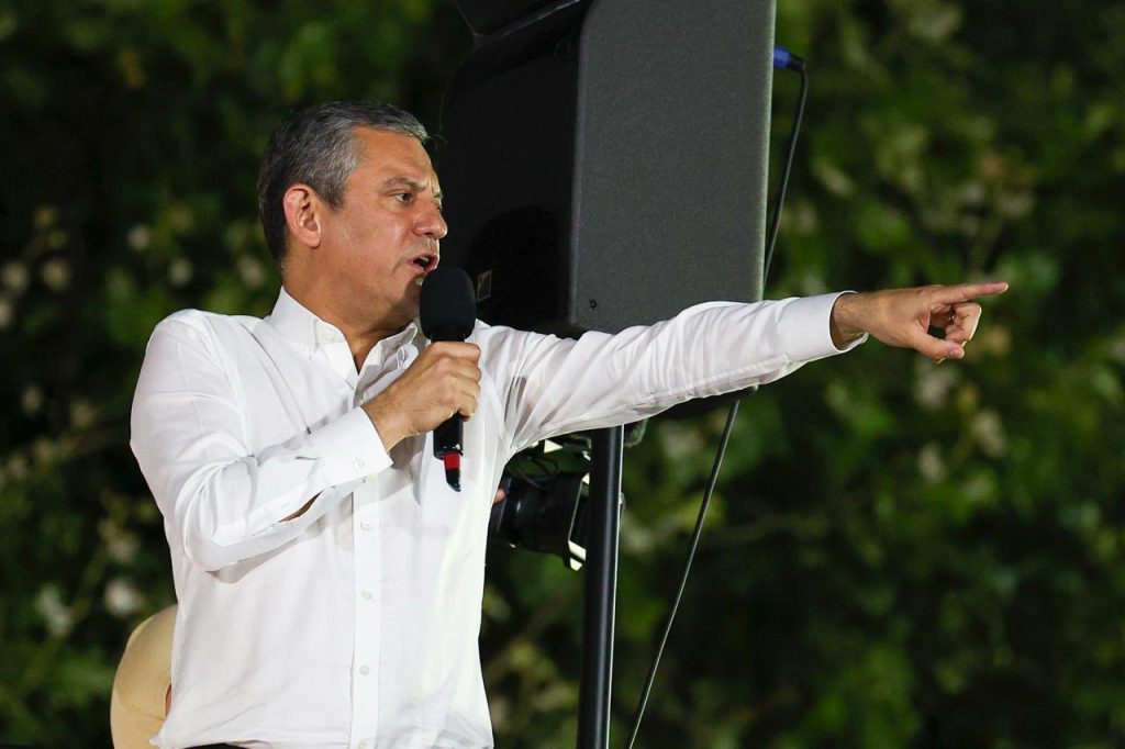 Kartal Meydanı’nda ‘Millet İradesi’ Sesleri: Özgür Özel’den Sert Mesajlar!