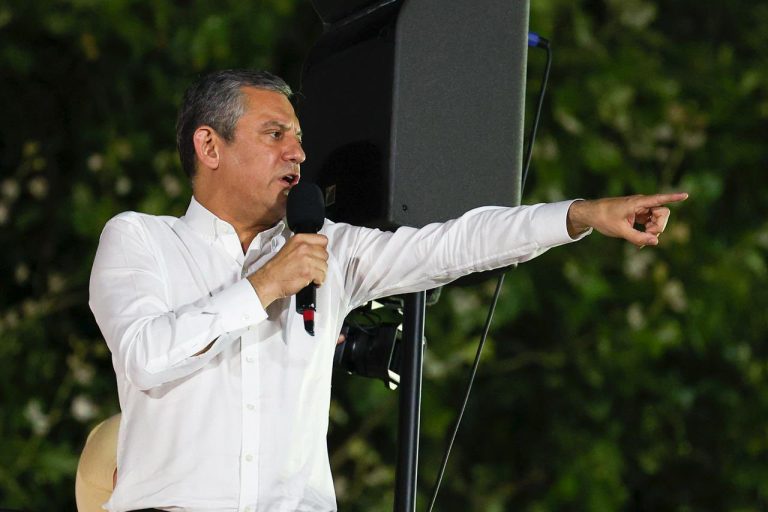 Kartal Meydanı’nda ‘Millet İradesi’ Sesleri: Özgür Özel’den Sert Mesajlar!