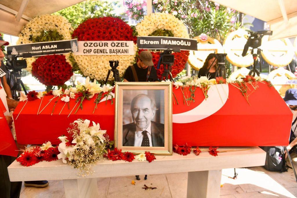 Gazeteci, Yazar, Siyasetçi… Altan Öymen İstanbul’da Son Yolculuğuna Uğurlandı