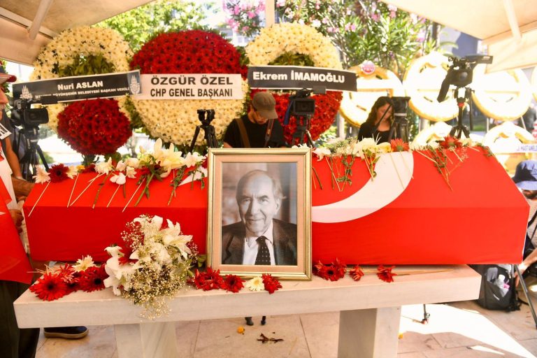 Gazeteci, Yazar, Siyasetçi… Altan Öymen İstanbul’da Son Yolculuğuna Uğurlandı