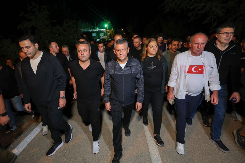 Özgür Özel, Büyük Taarruz’un 103. Yılında Zafer Yürüyüşü’ne Katıldı