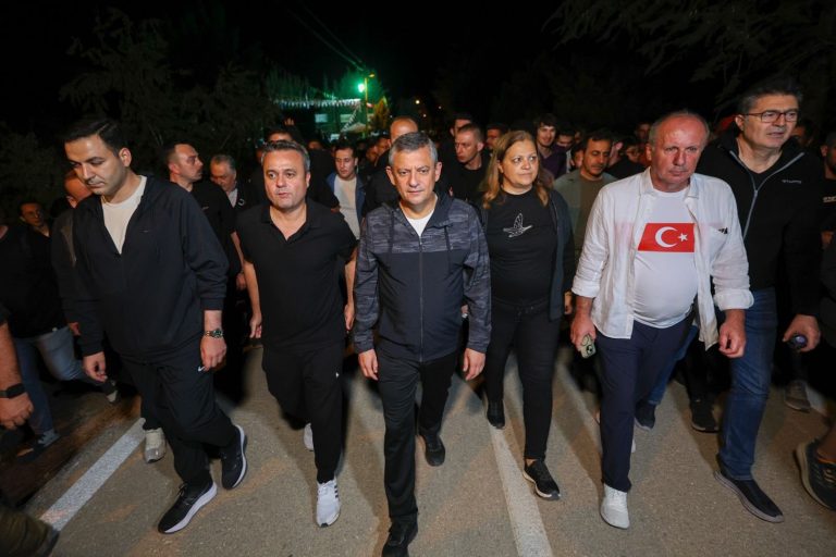 Özgür Özel, Büyük Taarruz’un 103. Yılında Zafer Yürüyüşü’ne Katıldı