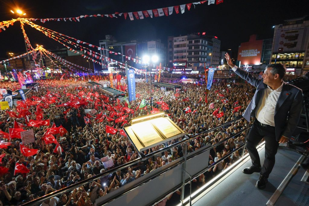 CHP Lideri Özgür Özel: “Bizi Şiddete Çekemezler Ancak Asla Eve De Gönderemezler, Direneceğiz”