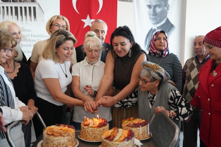 Kartal Belediyesi’nden Dünya Yaşlılar Günü’nde Vefa Dolu Ziyaret