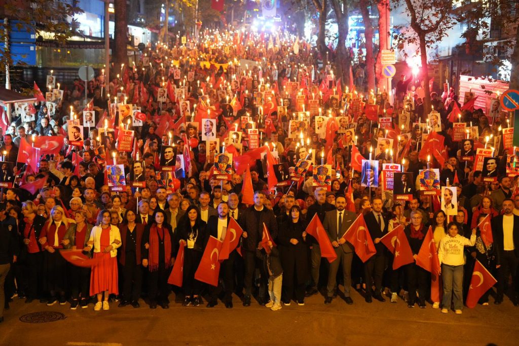Kartal, Cumhuriyet’in 102. Yılında Tek Yürek Oldu