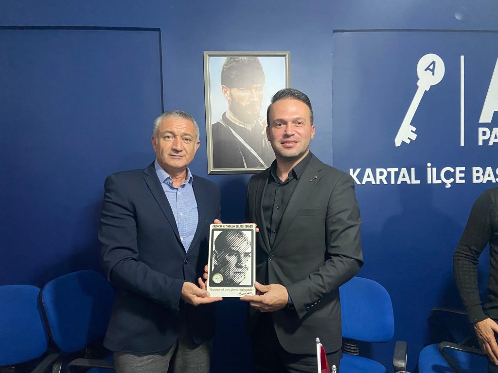 Altınbaşak Derneği’nden Kartal İlçe Başkanı Yunus Şahin’e Ziyaret ve Atatürk Portresi Takdimi