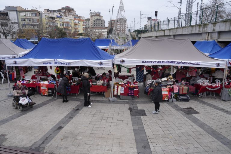 Kartal’da Yılbaşı Coşkusu Kadın Emeği Pazarı Neyzen TevfikMeydanı’nda Açıldı