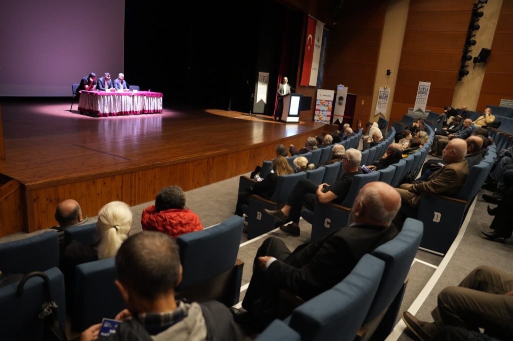 Kartal’da ‘Depremi tanımak, depremle yaşamak’ Paneli Gerçekleşti