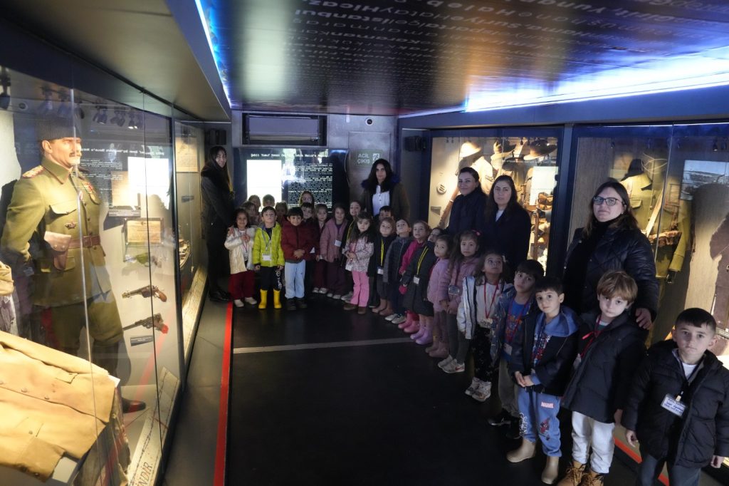 Kreş Öğrencileri Çanakkale Savaşları Mobil Müzesi’ni Ziyaret Etti