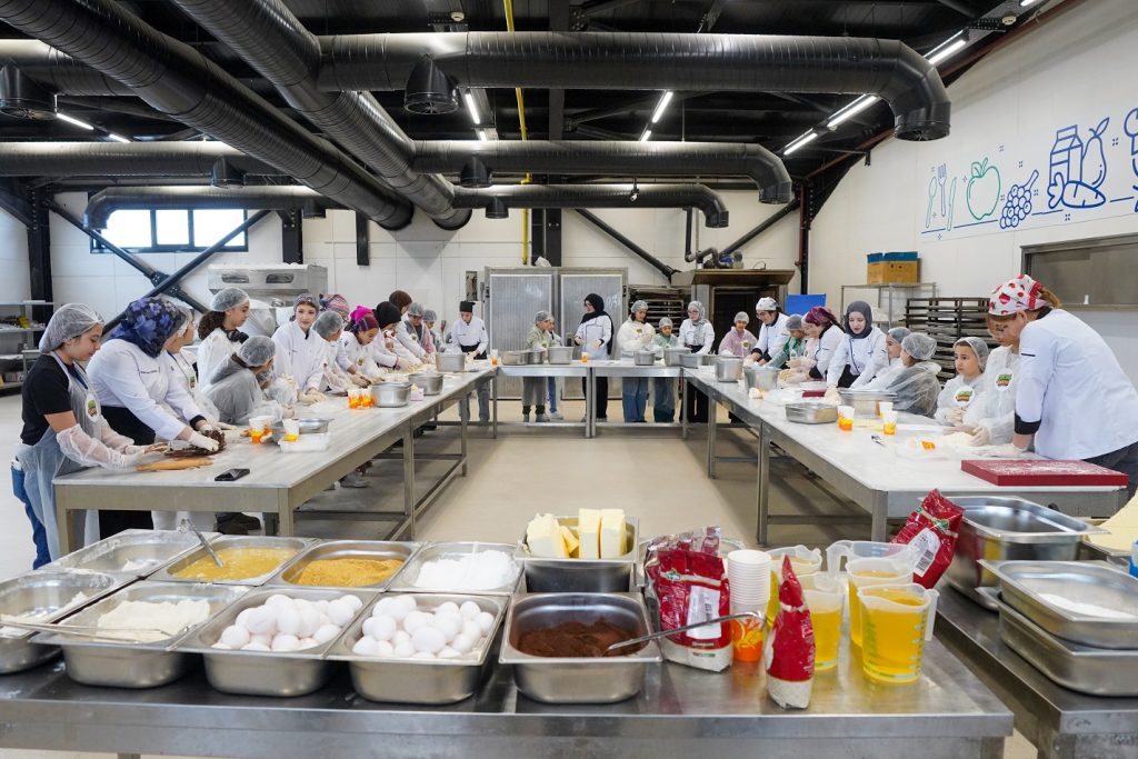 Öğrencilerden Yeni Yıl Öncesi Anlamlı Süpriz