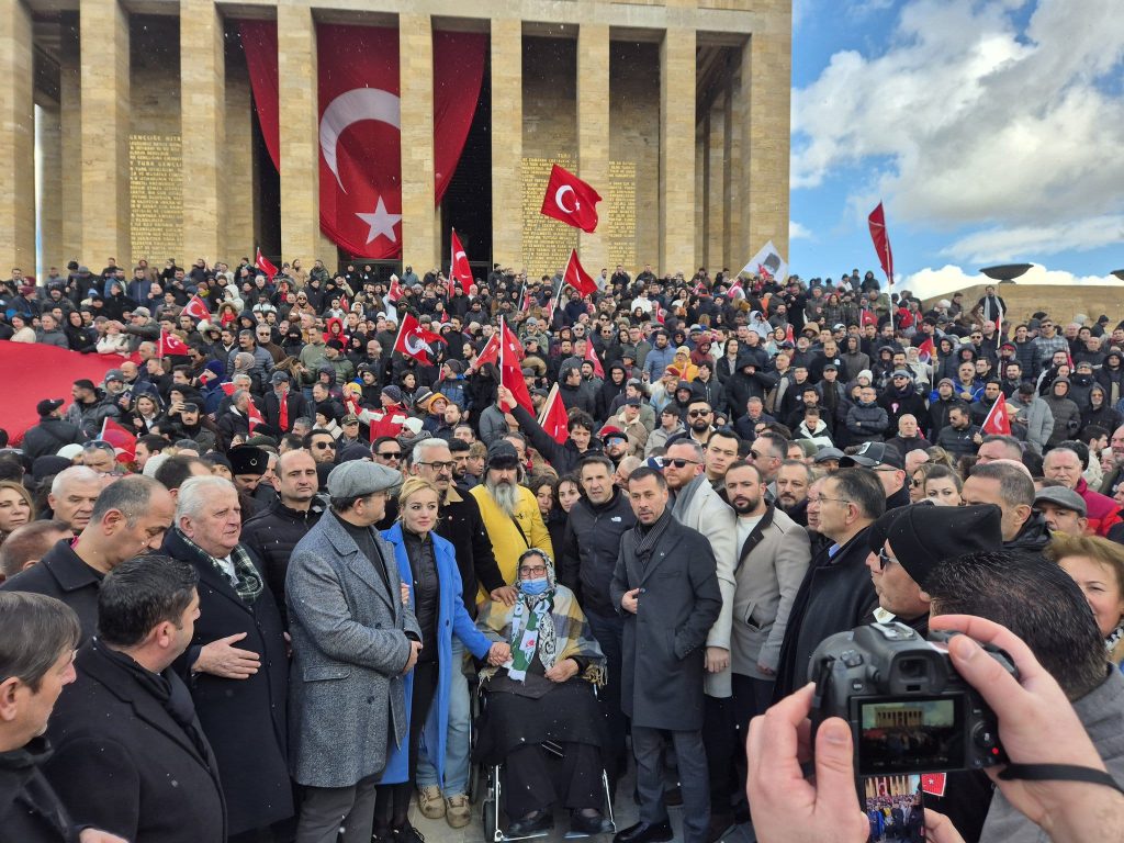 Rıfat Serdaroğlu: “Türk Milleti Kaderine El Koymaya Karar Vermiştir”