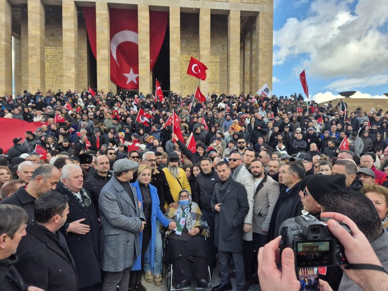 Rıfat Serdaroğlu: “Türk Milleti Kaderine El Koymaya Karar Vermiştir”