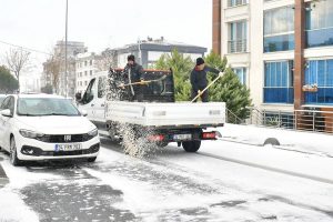 Beylikdüzü Belediyesi Kar Yağışına Karşı Sahada
