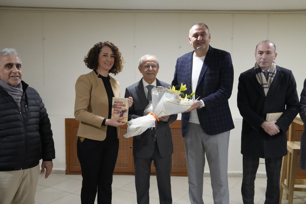 Osman Ünal, “Anadolu Dağlarında Kadının Ayak İzleri” ile Kartallı Okurlarla Buluştu
