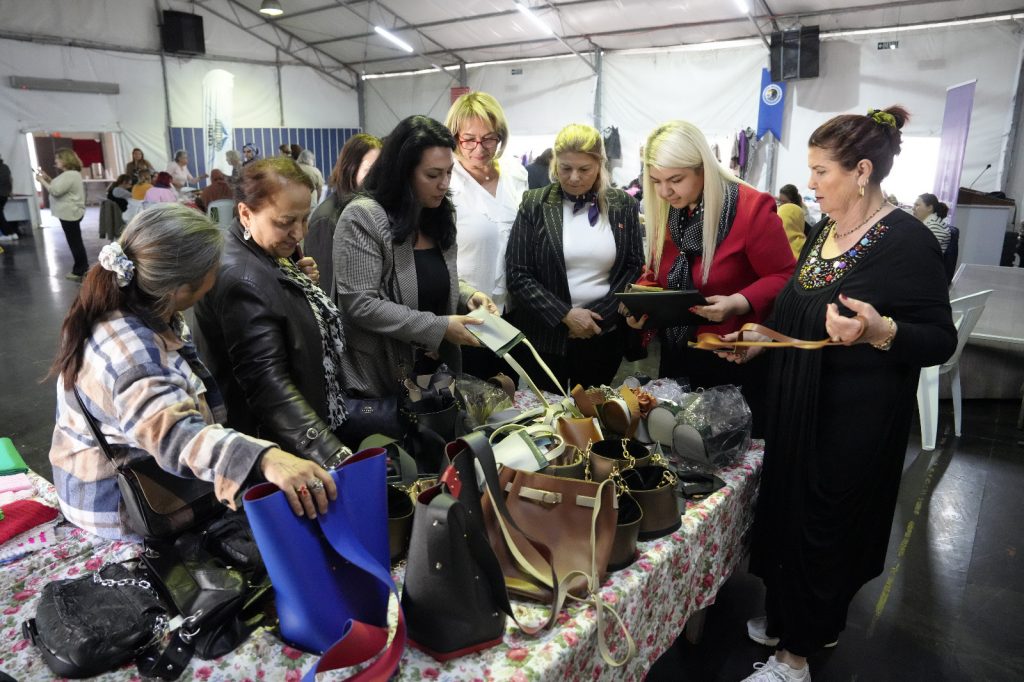 Kartal’da Dayanışma ve Emek Rüzgârı: Kadın Emeği Kermesi Kapılarını Açtı